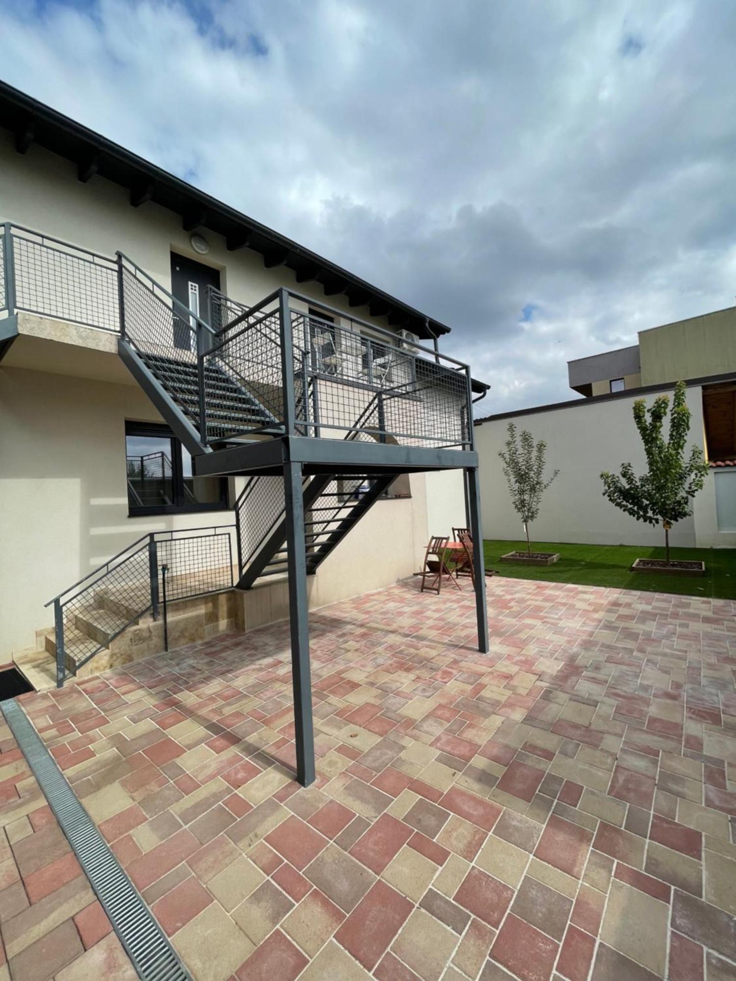 Apartment 1 Confort&Modern Arad Exterior foto